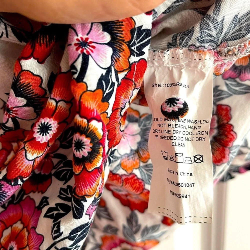 Suzanne Betro Weekend like new blouse, never worn 100% rayon - Picture 6 of 7